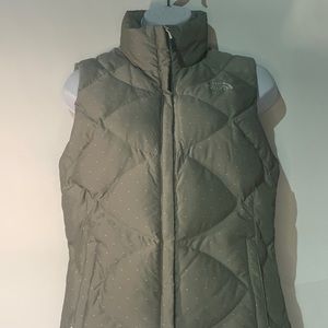The North Face Women’s Size Small Gray Goose Down 550 Puffer Vest.